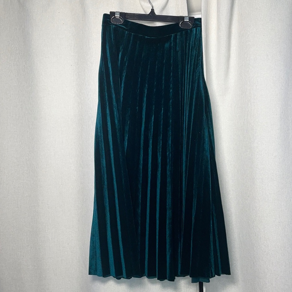 Festival ready 🎡 ASOS velvet skirt